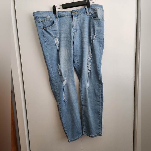 Jeans size 18 Distressed light blue - Picture 7 of 9